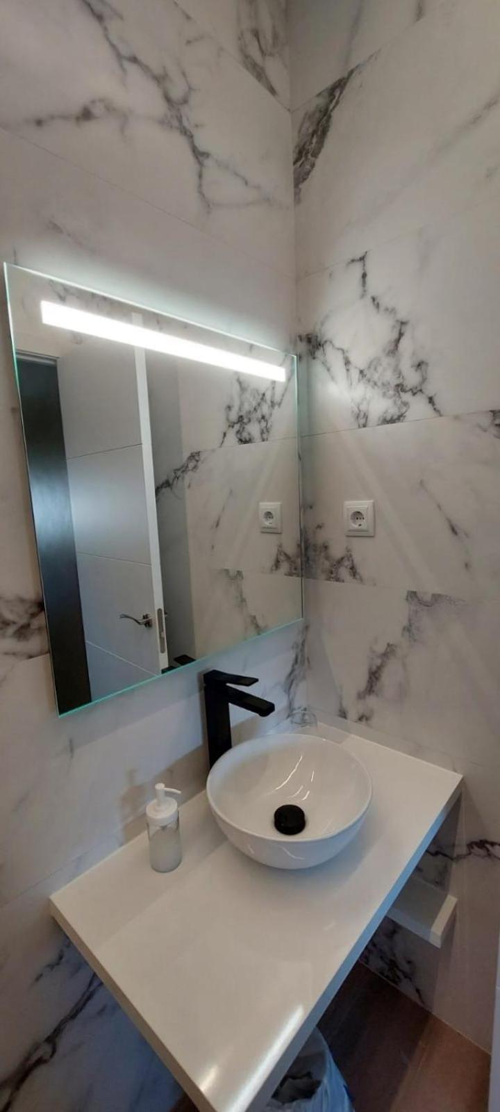 Hostal Ds Velilla de San Antonio Kültér fotó