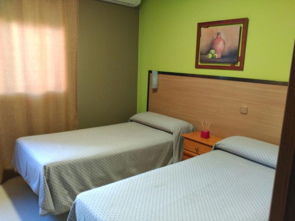 Hostal Ds Velilla de San Antonio Kültér fotó