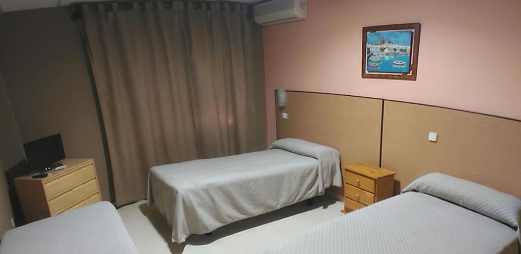 Hostal Ds Velilla de San Antonio Kültér fotó