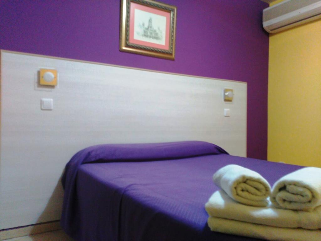 Hostal Ds Velilla de San Antonio Kültér fotó