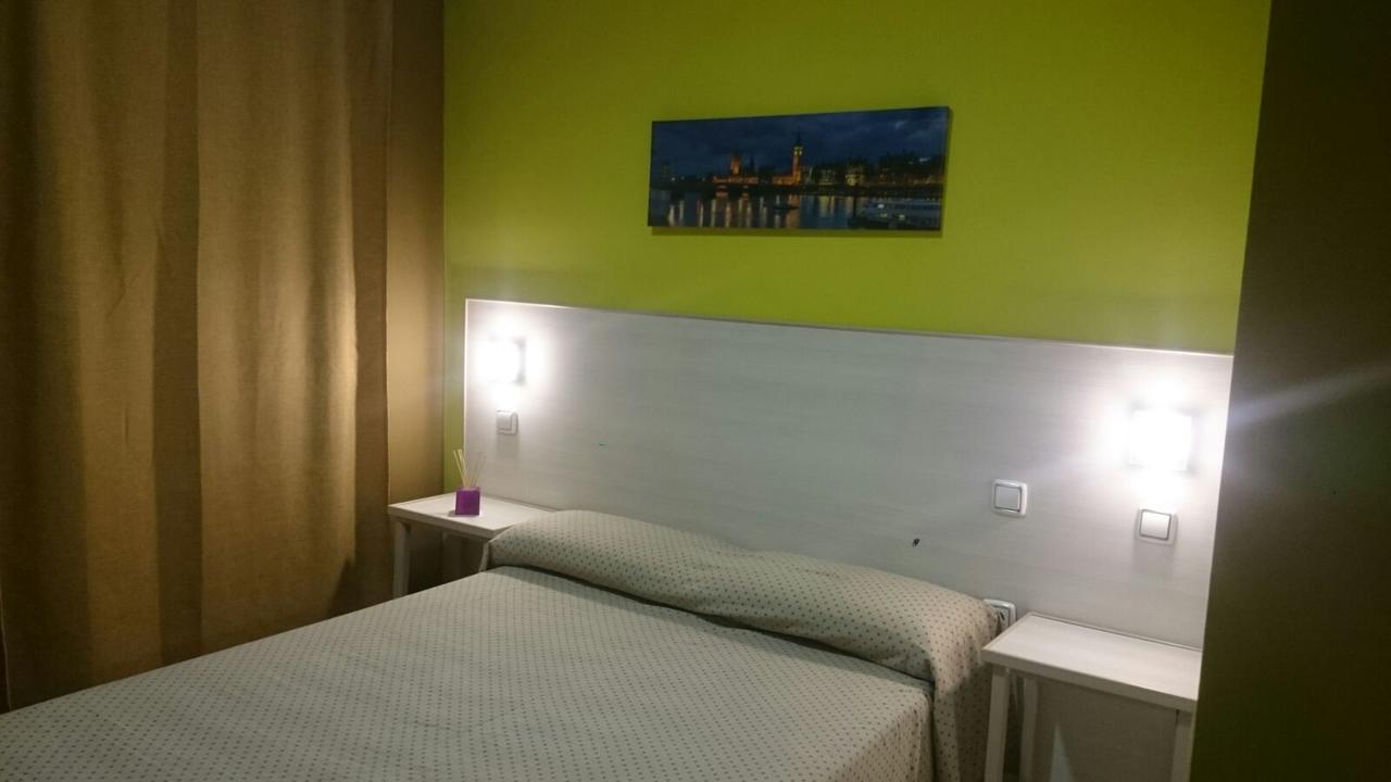 Hostal Ds Velilla de San Antonio Kültér fotó