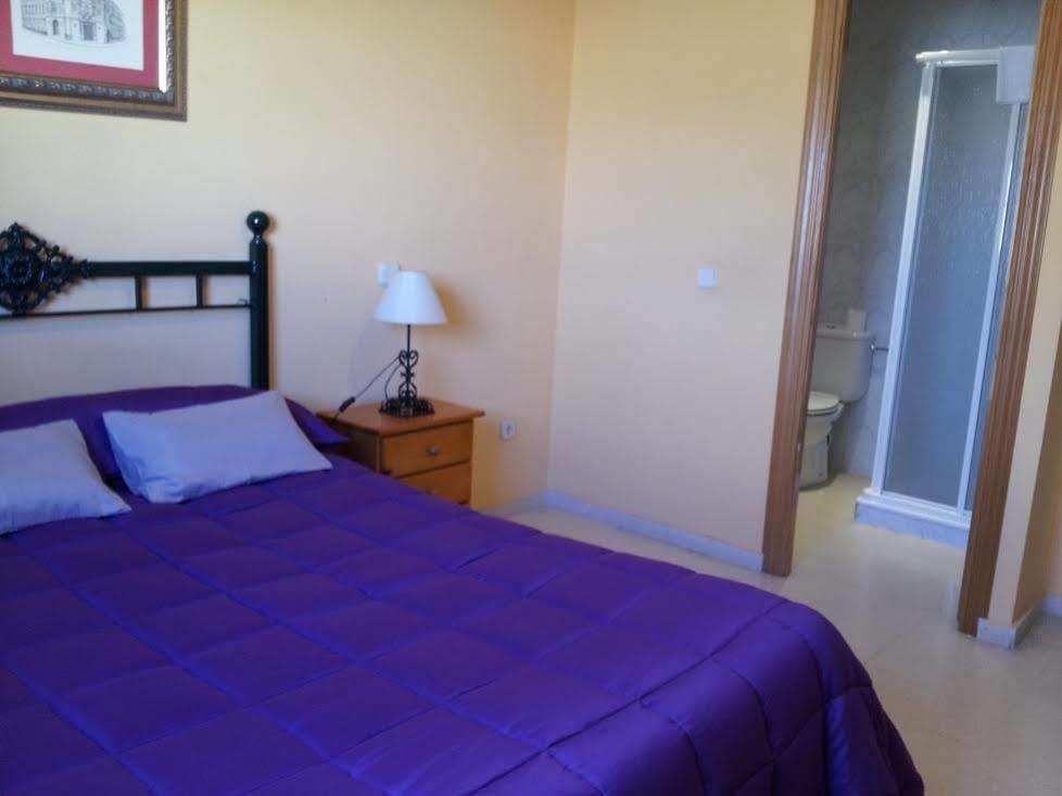 Hostal Ds Velilla de San Antonio Kültér fotó